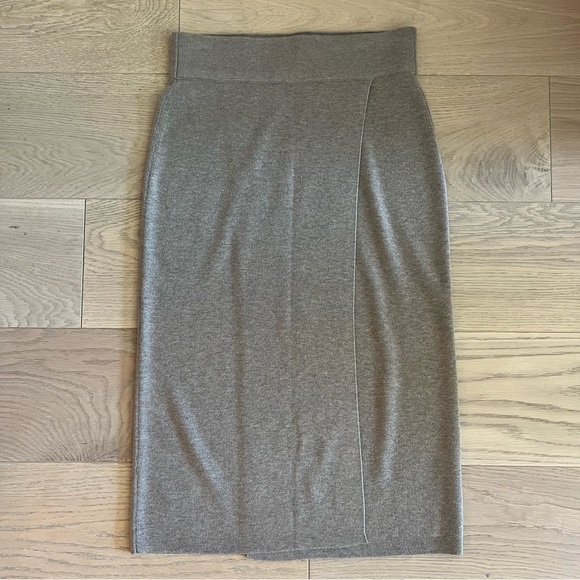 Club Monaco beige knit skirt - Picture 4 of 11